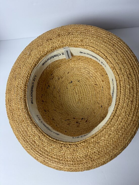 Hat 100% Raffia    22 1/4\